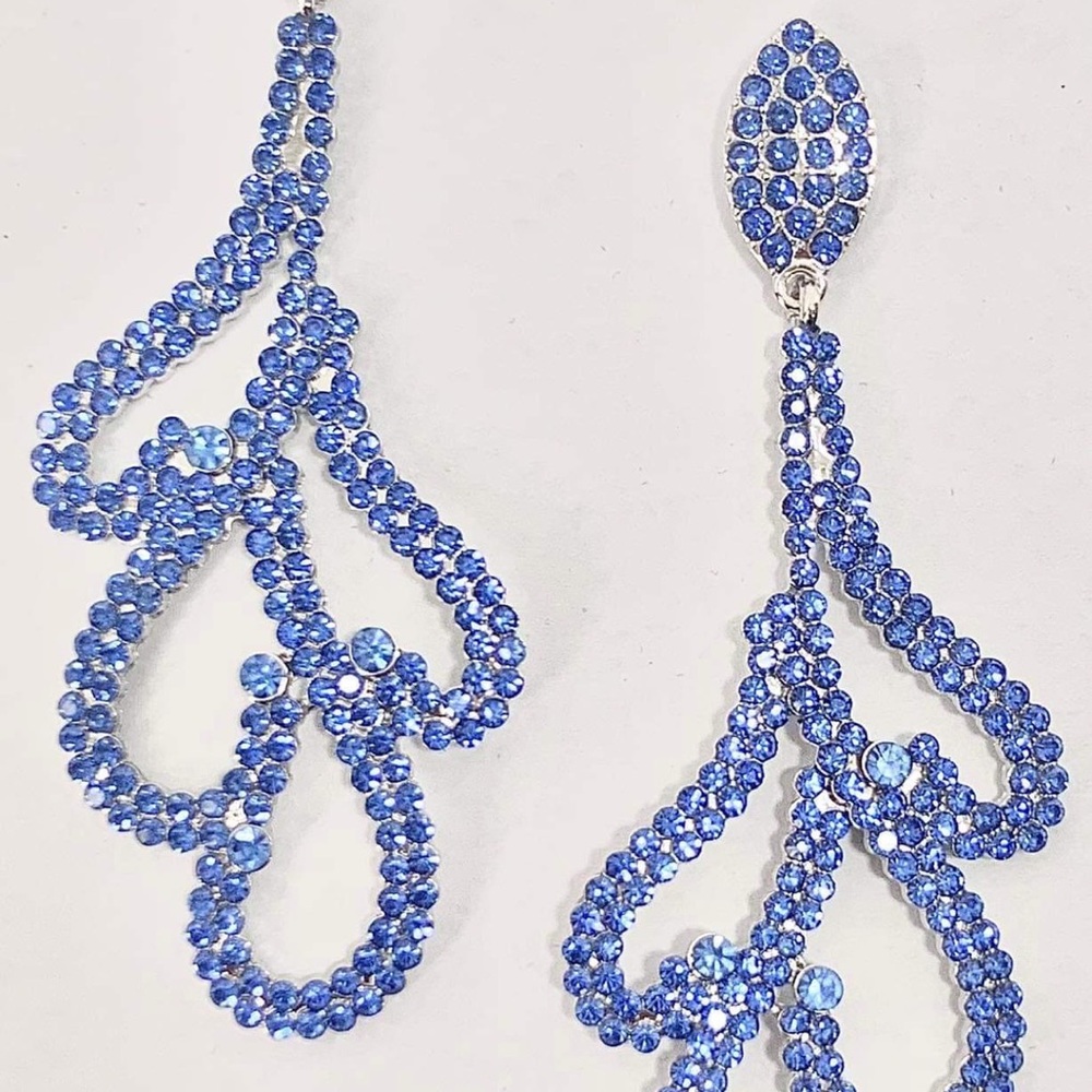 Pageant Earrings Light Blue - Picture 2 of 2